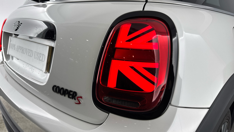 MINI Hatchback 135kW Cooper S Level 2 33kWh 3dr Auto Electric Hatchback